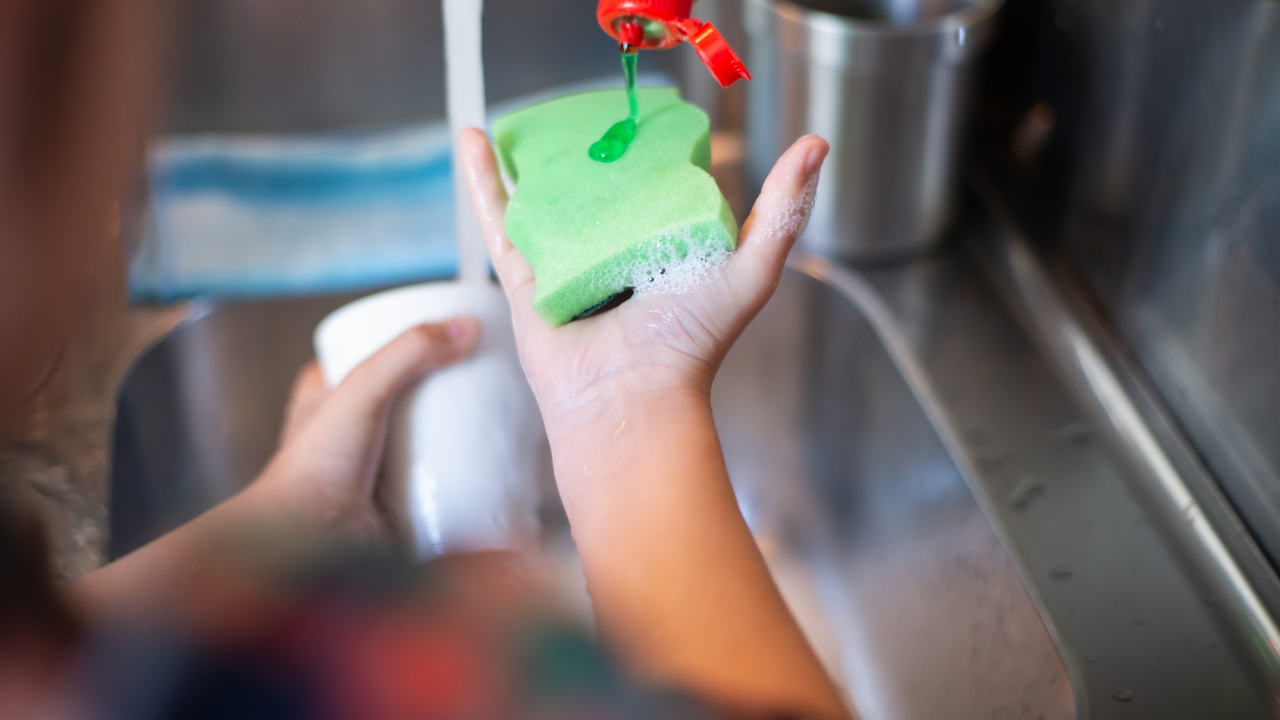 น้ำยาล้างจานขจัดคราบมันได้อย่างไร ?