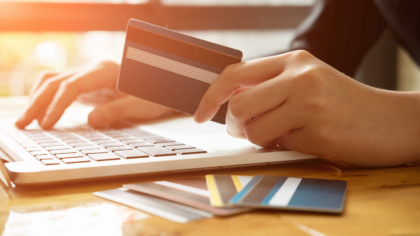 ทริคน่ารู้ ใช้บัตรเครดิตรูดยังไงให้คุ้ม และหนี้ดอกเบี้ยไม่บาน